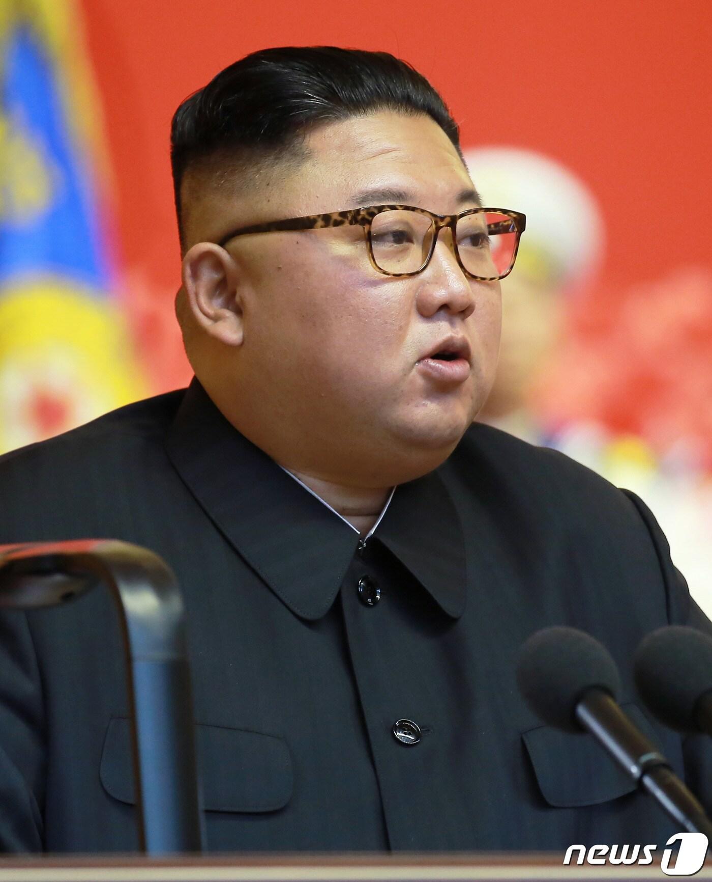 본문 이미지 - (평양 노동신문=뉴스1) = 김정은 북한 국무위원장이 27일 열린 제6차 전국노병대회에 참석해 직접 연설했다고 노동당 기관지 노동신문이 28일 보도했다. 김 위원장은 "우리의 믿음직하고 효과적인 자위적 핵 억제력으로 국가의 안전과 미래는 영원히 굳건하게 담보될 것"이라고 밝혔다. [국내에서만 사용가능. 재배포 금지. DB 금지. For Use Only in the Republic of Korea. Redistribution Prohibited] rodongphoto@news1.kr