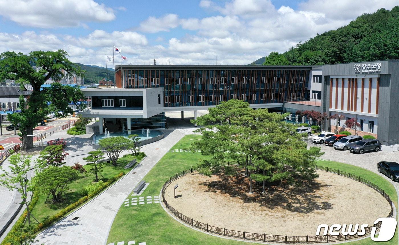 본문 이미지 - 28일 전북 장수군이 2022년 국가예산 신규사업 1차 발굴 보고회를 갖고 예산확보 전략을 논의했다. /뉴스1