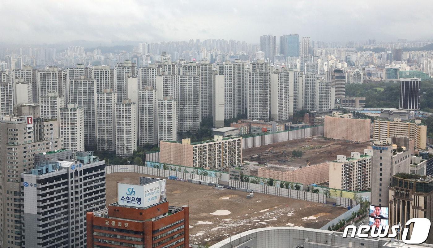 서울의 한 재건축 단지. 2020.7.29/뉴스1 ⓒ News1 임세영 기자