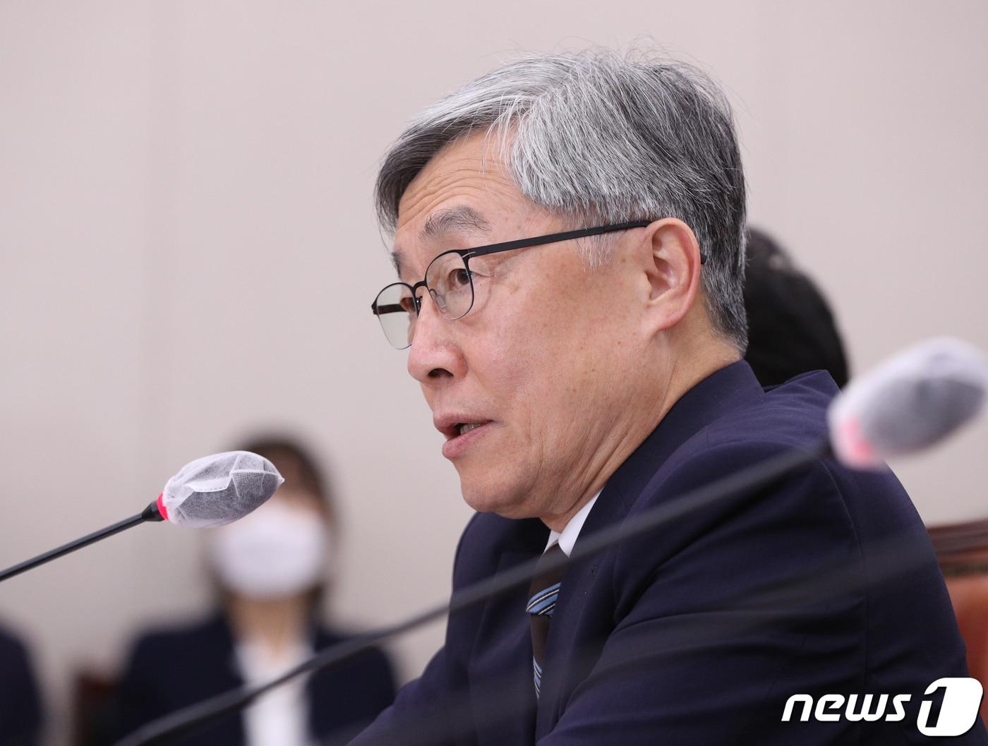 본문 이미지 - 최재형 감사원장이 29일 오후 서울 여의도 국회에서 열린 법제사법위원회 전체회의에서 의원들의 질의에 답하고 있다. 2020.7.29/뉴스1 ⓒ News1 신웅수 기자