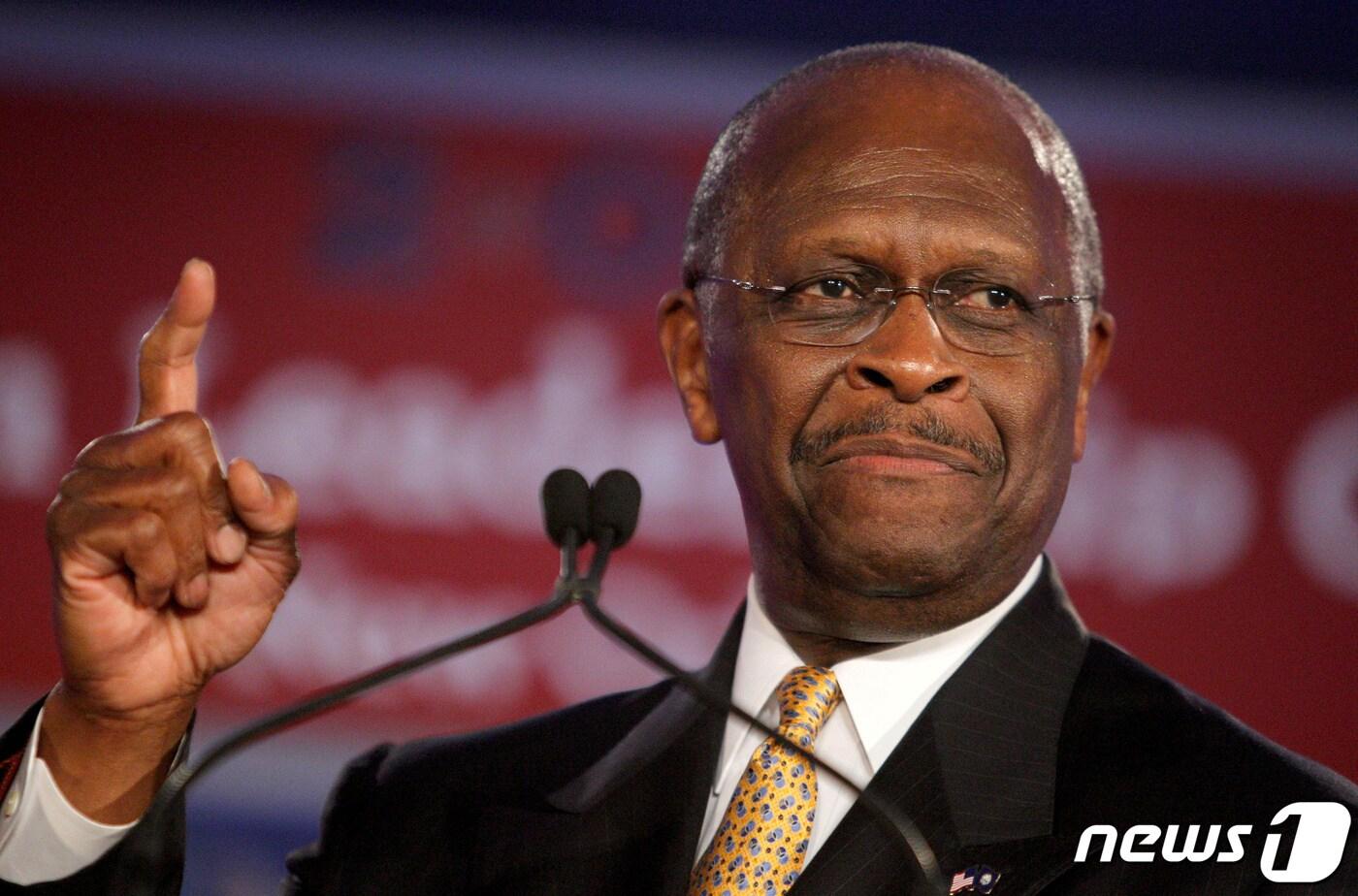 미 공화당에서 '검은 돌풍'을 일으켰던 허먼 케인이 74세를 일기로 사망했다. ⓒ 로이터=뉴스1