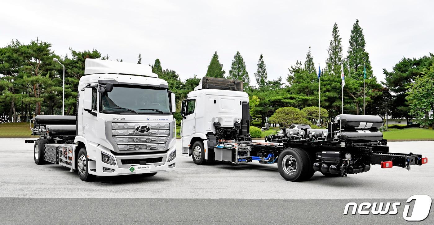 현대자동차는 전세계 최초로 수소전기 대형트럭 양산체제를 구축하고, 지난 2020년 7월6일 전남 광양시 광양항에서 세계 최초로 양산한 ‘엑시언트 수소전기트럭(XCIENT Fuel Cell)’ 을 스위스로 수출했다. (사진은 기사 내용과 무관함) / 뉴스1 ⓒ News1