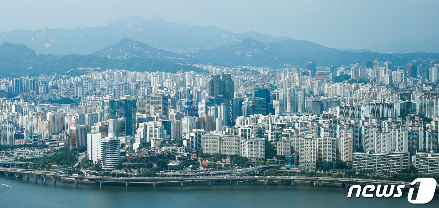 본문 이미지 - 서울 시내 아파트. 2020.7.7/뉴스1 ⓒ News1 안은나 기자