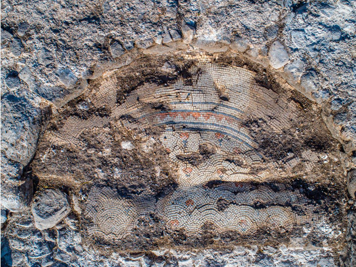 본문 이미지 - 고대 교회의 모자이크 바닥. 이스라엘 문화재 관리국 제공