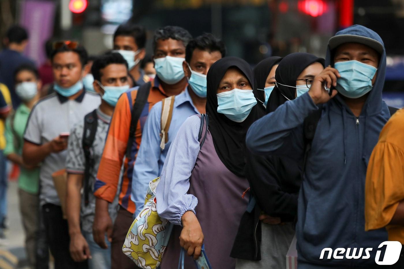 말레이시아 쿠알라룸푸르의 시민들. ⓒ 로이터=뉴스1