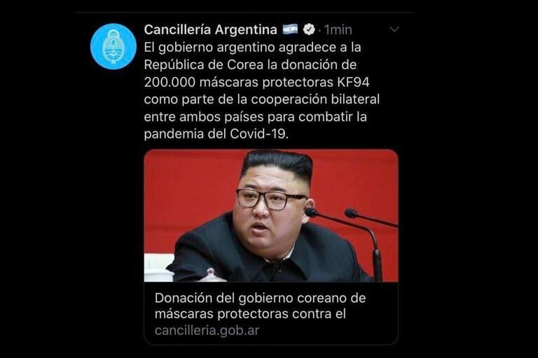 본문 이미지 - 아르헨티나 외교부가 트위터에서 한국 정부의 마스크 지원에 감사를 표하며 김정은 북한 국무위원장의 사진을 첨부해 논란을 빚었다.<출처=인포바에>