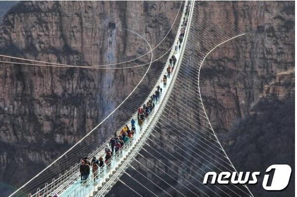 본문 이미지 - 사고가 발생한 랴오닝성의 유리다리.출처-바이두 갈무리ⓒ 뉴스1