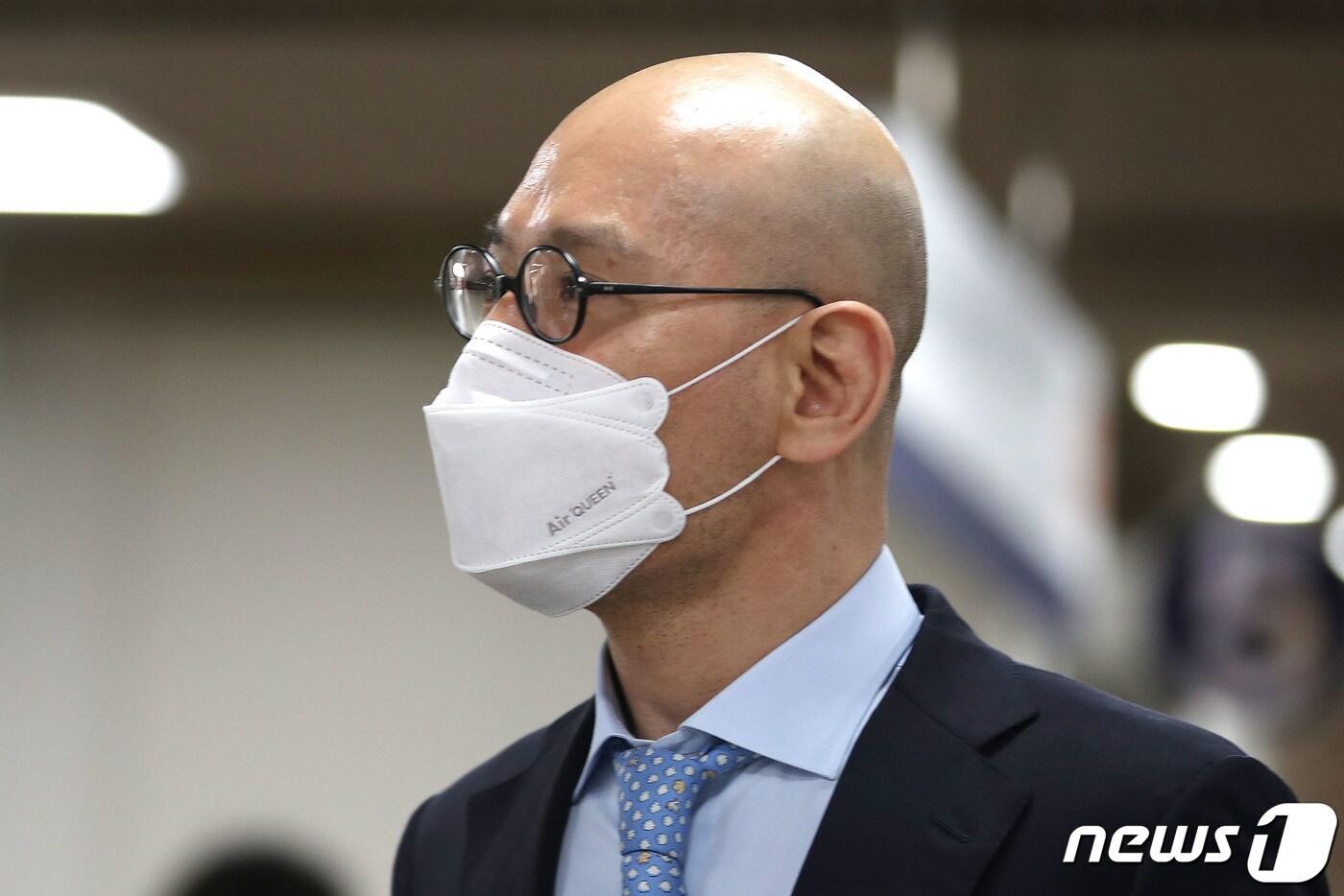 계열사 부당지원 혐의로 기소된 이해욱 대림산업 회장이 20일 오후 서울 서초동 서울중앙지방법원에서 열린 1심 공판에 출석하고 있다. 2020.8.20/뉴스1 ⓒ News1 이광호 기자