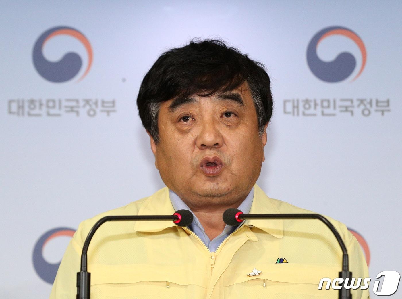 본문 이미지 - 한상혁 방송통신위원회 위원장이 대국민담회에서 “신종 코로나바이러스 감염증(코로나19) 방역활동을 고의적으로 방해하는 행위는 국가와 국민의 안전을 위협하는 중대범죄로 간주하여 무관용원칙에 따라 엄중대응 한다”고 밝혔다. 2020.8.21/뉴스1 ⓒ News1 황기선 기자