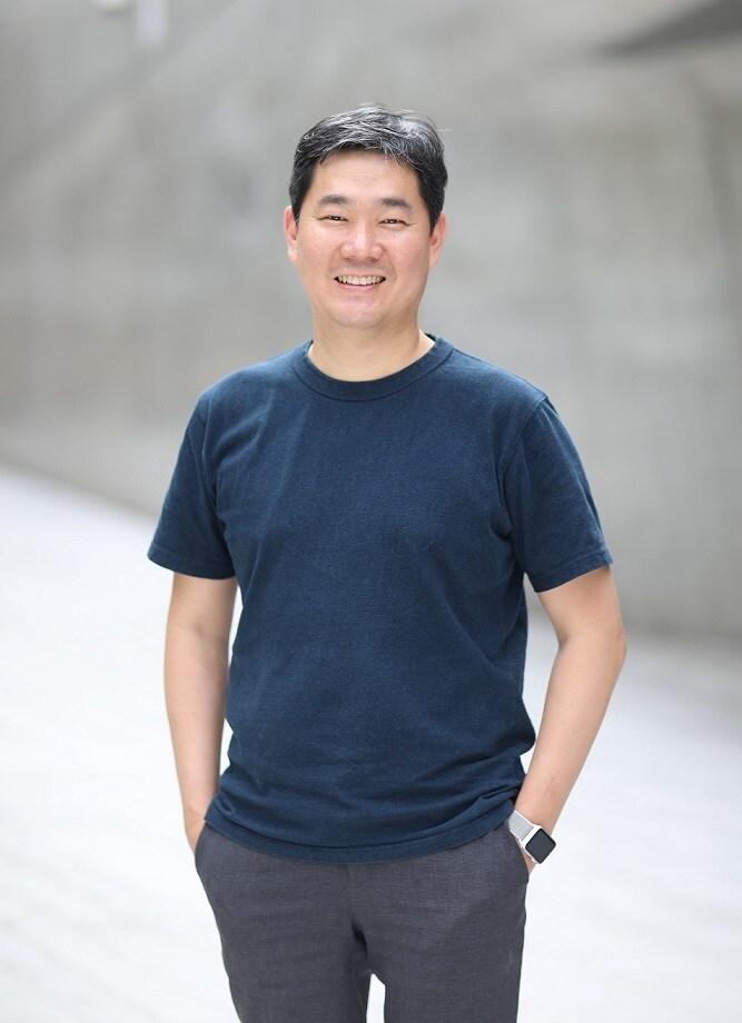 본문 이미지 - 하지훈 가구 디자이너.(한국공예·디자인문화진흥원 제공)ⓒ 뉴스1