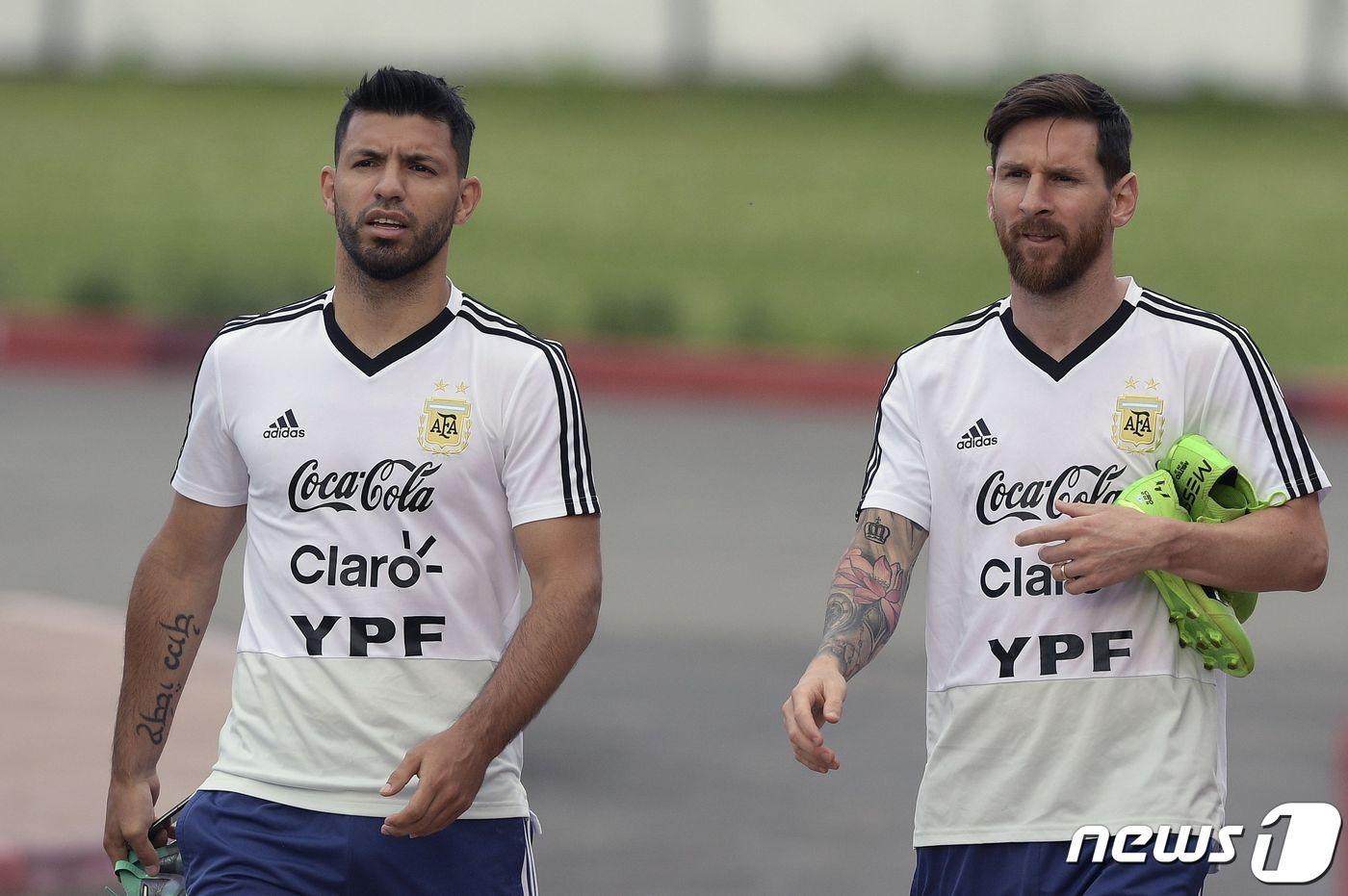 리오넬 메시(오른쪽)와 세르히오 아구에로. ⓒ AFP=뉴스1