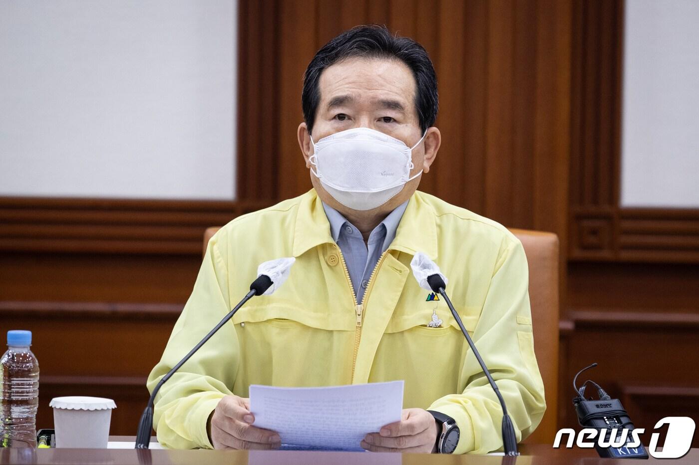 본문 이미지 - 정세균 국무총리가 30일 서울 종로구 정부서울청사에서 신종 코로나바이러스 감염증(코로나19) 대응 중앙재난안전대책본부 회의를 주재하고 있다. 2020.8.30/뉴스1 ⓒ News1 유승관 기자