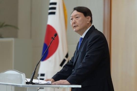 본문 이미지 - 윤석열 검찰총장이 지나 ㄴ3일 서울 서초구 대검찰청에서 열린 신임 검사 신고식에서 발언하고 있다.(대검찰청 제공) ⓒ News1
