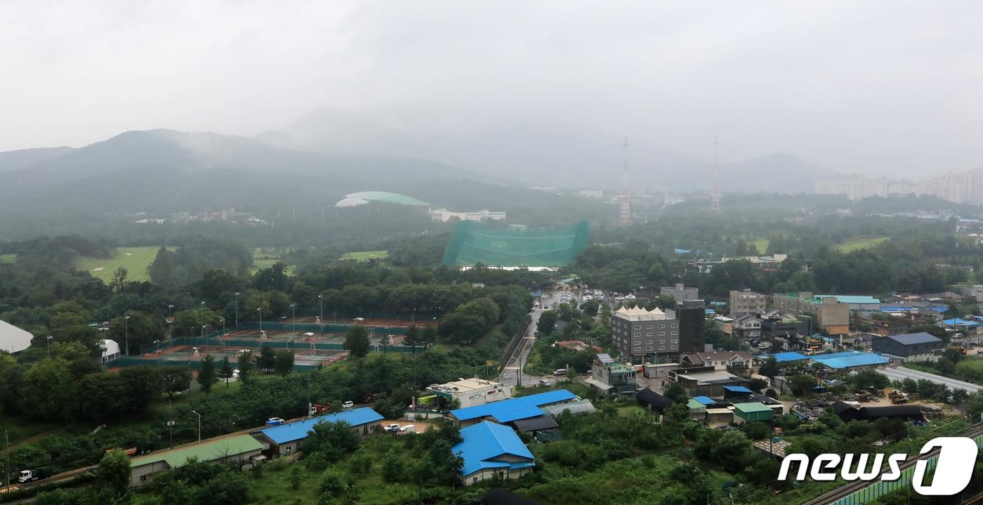 본문 이미지 - 경기 구리시 갈매더샵나인힐스 아파트에서 바라본 태릉골프장 일대. (자료사진) ⓒ 뉴스1 구윤성 기자
