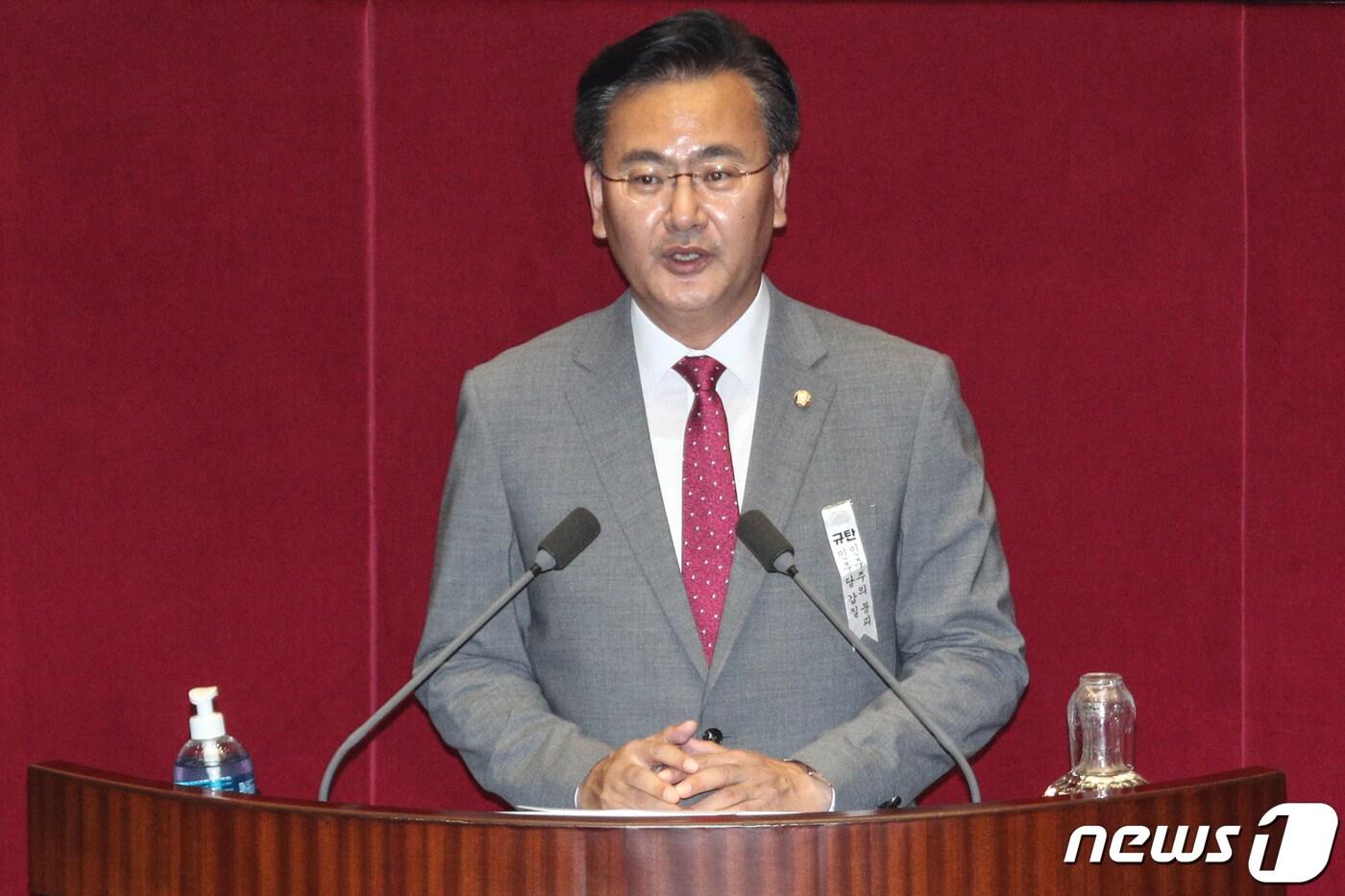 본문 이미지 - 유상범 미래통합당 의원이 4일 오후 서울 여의도 국회에서 열린 제380회국회(임시회) 제8차 본회의에서 공수처법 반대 토론을 하고 있다. 2020.8.4/뉴스1 ⓒ News1 성동훈 기자