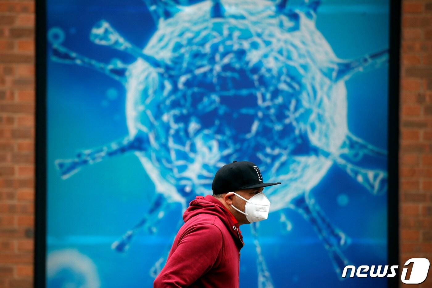 미국 컬럼비아 대학 연구진은 3일(현지시간) 신종 코로나바이러스 감염증(코로나19) 바이러스가 보체 활성화에 관여해 보체관련 질환을 앓고 있는 사람들의 면역을 과잉 활성화시켜 증상을 악화시킬 수 있다고 밝혔다. ⓒ 로이터=뉴스1