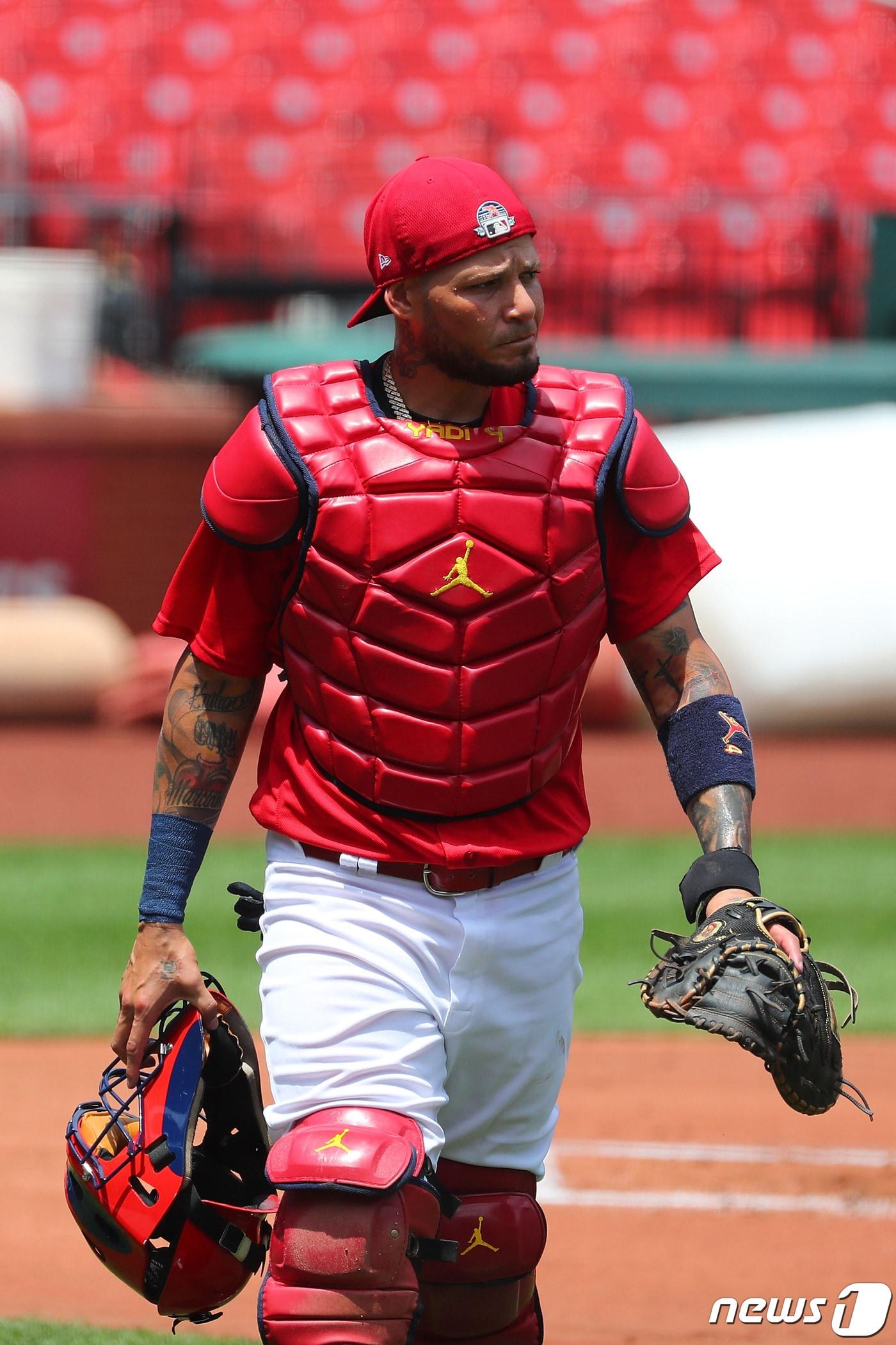 본문 이미지 - 세인트루이스 카디널스 안방마님 몰리나가 코로나19 확진 판정을 받았음을 공개했다. ⓒ AFP=뉴스1