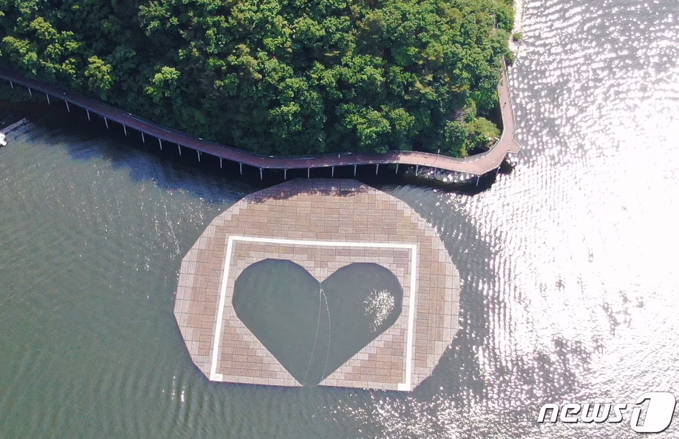 사고 전 의암호의 하트 모양의 인공 수초섬의 모습.(뉴스1 DB)