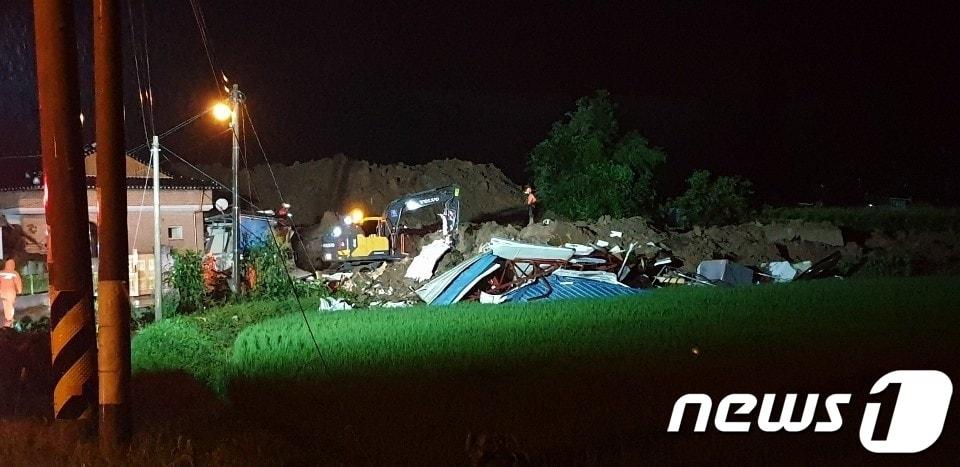 본문 이미지 - 곡성 오산면 산사태로 주택 3채 매몰(곡성군 제공)/뉴스1 ⓒ News1 지정운 기자