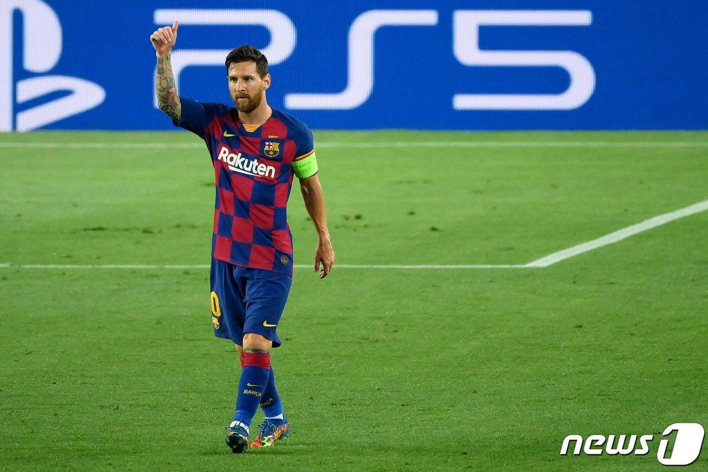 바르셀로나의 리오넬 메시가 9일(한국시간) 스페인 바르셀로나의 캄프 누에서 열린 나폴리와의 2019-20 유럽축구연맹(UEFA) 챔피언스리그 16강 2차전에서 득점 후 기뻐하고 있다. ⓒ AFP=뉴스1