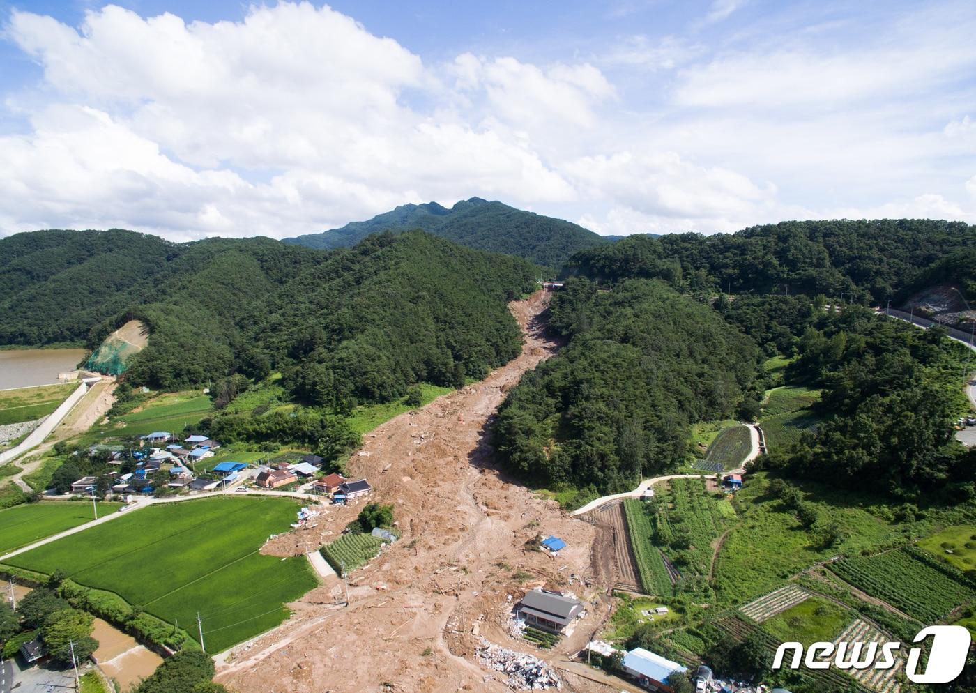 지난 2020년 8월 9일 전남 곡성군 오산면 한 마을에서 산사태가 발생한 모습. &#40;뉴스1 DB&#41; 2020.8.9/뉴스1 ⓒ News1