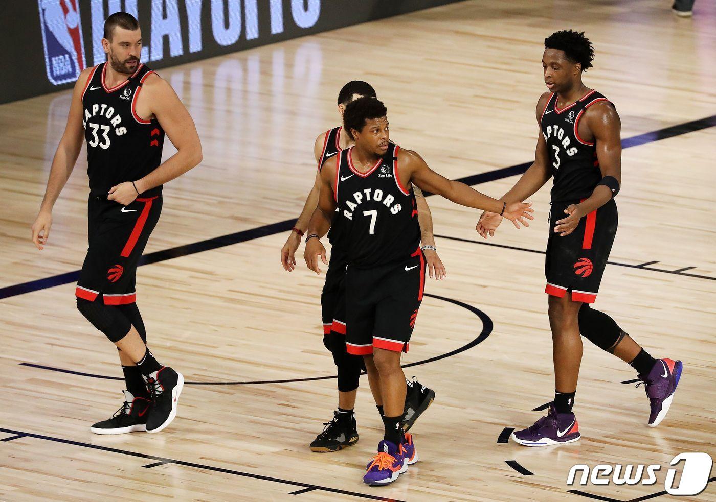 '지난 시즌 우승팀' 토론토 랩터스가 10일(한국시간) 미국 플로리다주 올랜도 디즈니월드 HP 필드 하우스에서 열린 2019-20 미국프로농구(NBA) 동부 콘퍼런스 플레이오프 2라운드 보스턴 셀틱스와 6차전에서 125-122로 승리, 승부를 최종 7차전으로 끌고 갔다.ⓒ AFP=뉴스1