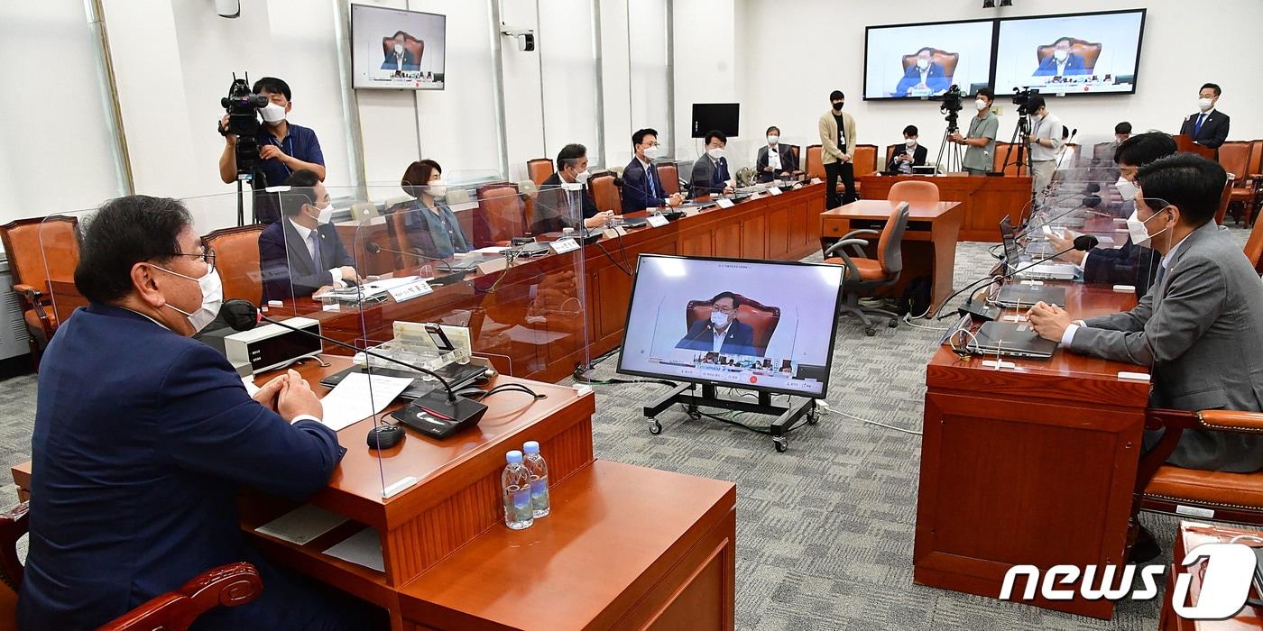 본문 이미지 - 이낙연 더불어민주당 대표가 10일 오후 서울 여의도 국회에서 열린 온택트 의원총회에서 모두발언을 하고 있다. 2020.9.10/뉴스1 ⓒ News1 신웅수 기자