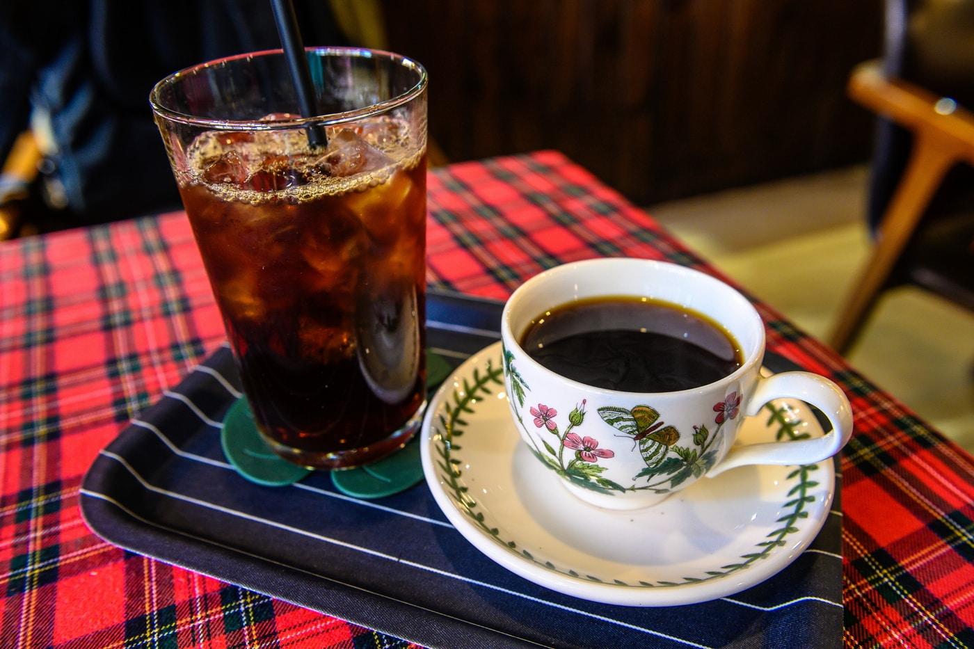 본문 이미지 - 우리나라 원두커피의 원조 또는 진짜배기 사이폰 커피집으로 불리는 신촌의 미네르바 커피. 서울관광재단 제공