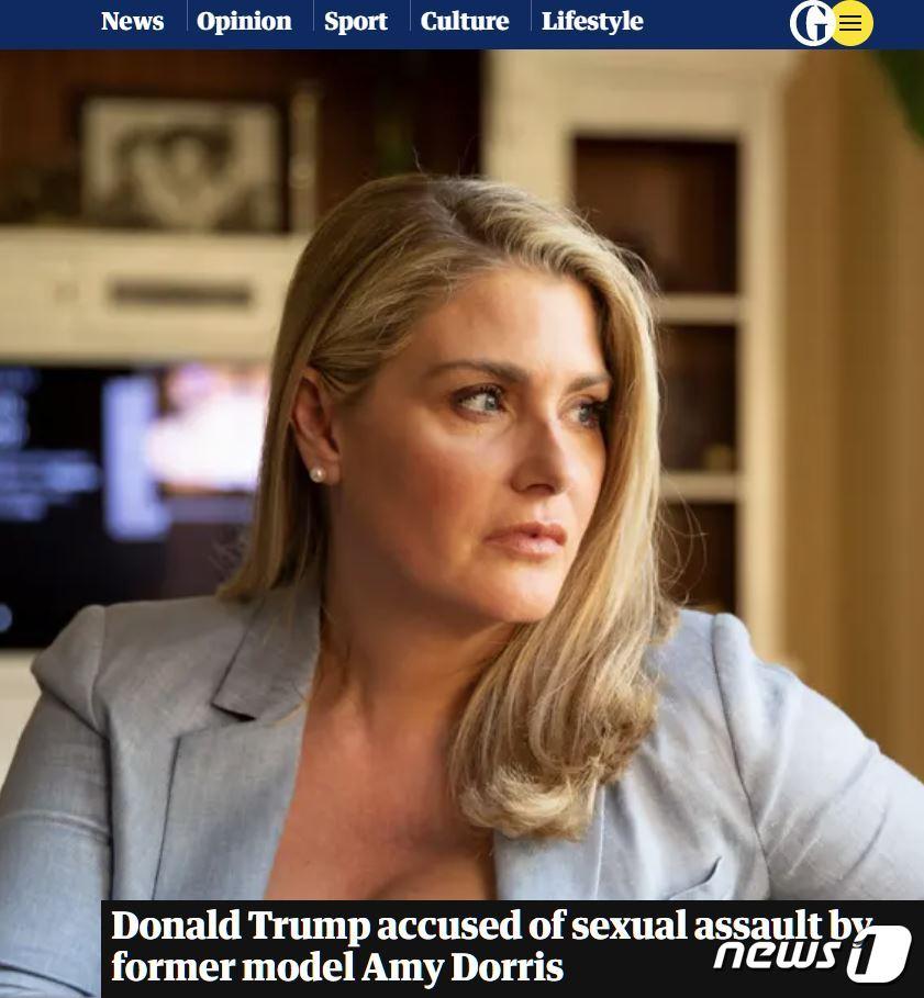 본문 이미지 - 배우 출신 에미미 도리스가 17일(현지시간) 보도된 가디언과의 인터뷰에서 도널드 트럼프 미국 대통령으로부터 20여년 전 강제 추행을 당한 적이 있다고 폭로했다. (가디언 홈페이지 캡처) ⓒ 뉴스1