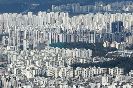 본문 이미지 - 서울 시내 아파트 단지 모습. 2020.9.18/뉴스1 ⓒ News1 민경석 기자