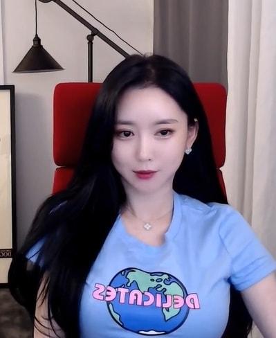 본문 이미지 - BJ 엉두. 아프리카티비 방송화면 갈무리 ⓒ 뉴스1