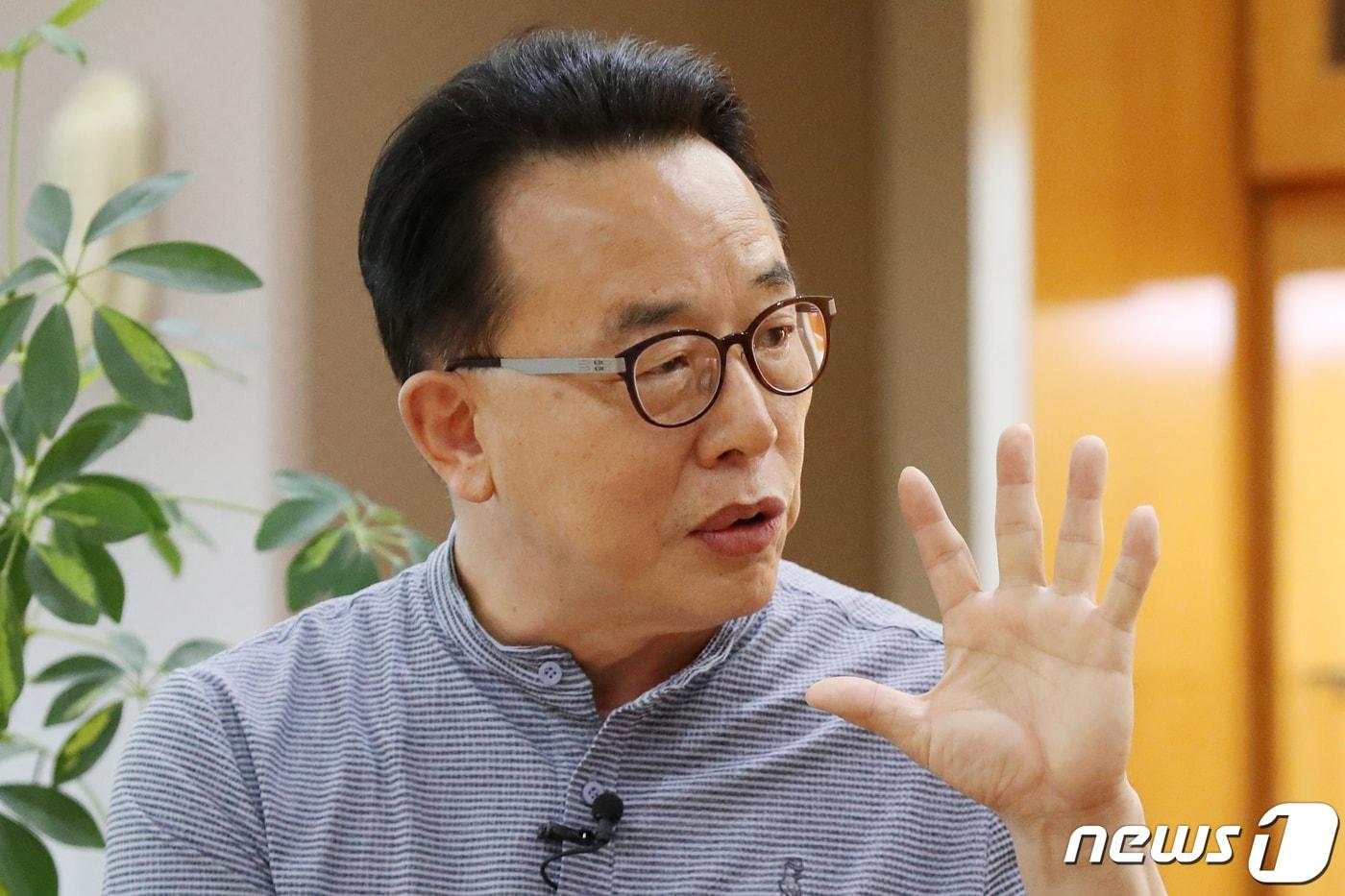 본문 이미지 - '코로나19 이후의 미래'의 저자 이경상 카이스트(KAIST) 문술미래전략대학원 교수가 2일 서울 동대문구 KAIST 서울캠퍼스에서 뉴스1과 인터뷰를 하고 있다. 2020.9.2/뉴스1 ⓒ News1 민경석 기자