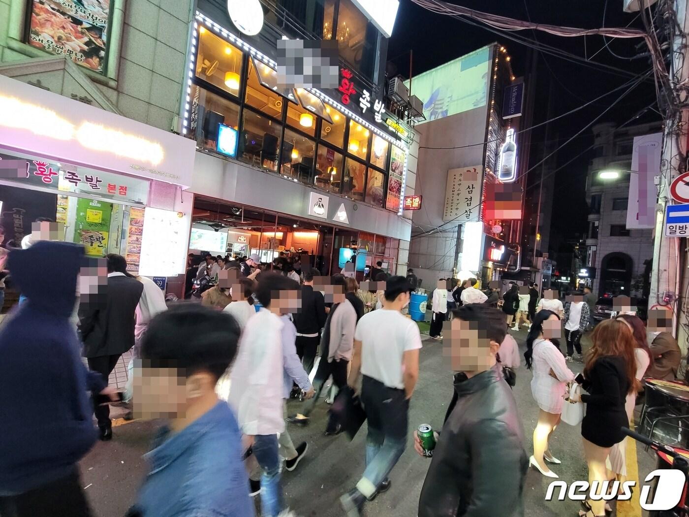 본문 이미지 - 19일 오후 서울 강남구 압구정 로데오거리 인근 모습 ⓒ 뉴스1 이밝음 기자