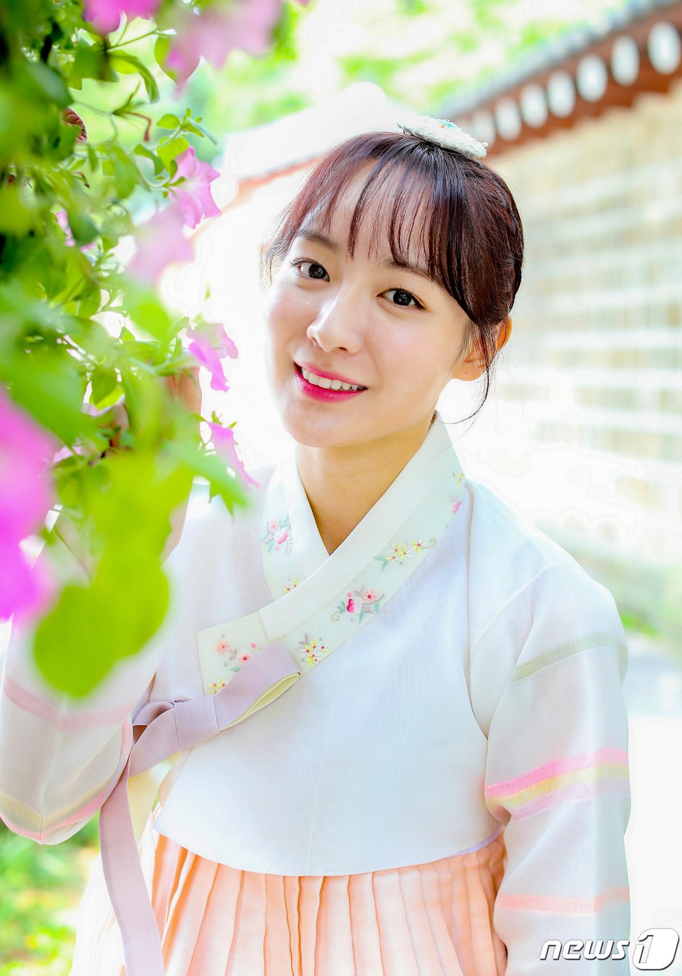 본문 이미지 - KBS2 일일드라마 '비밀의 남자'에 출연하는 탤런트 채빈이 23일 오후 서울 종로구 경복궁 인근 카페에서 뉴스1과의 인터뷰를 앞두고 포즈를 취하고 있다. 2020.9.23/뉴스1 ⓒ News1 김진환 기자