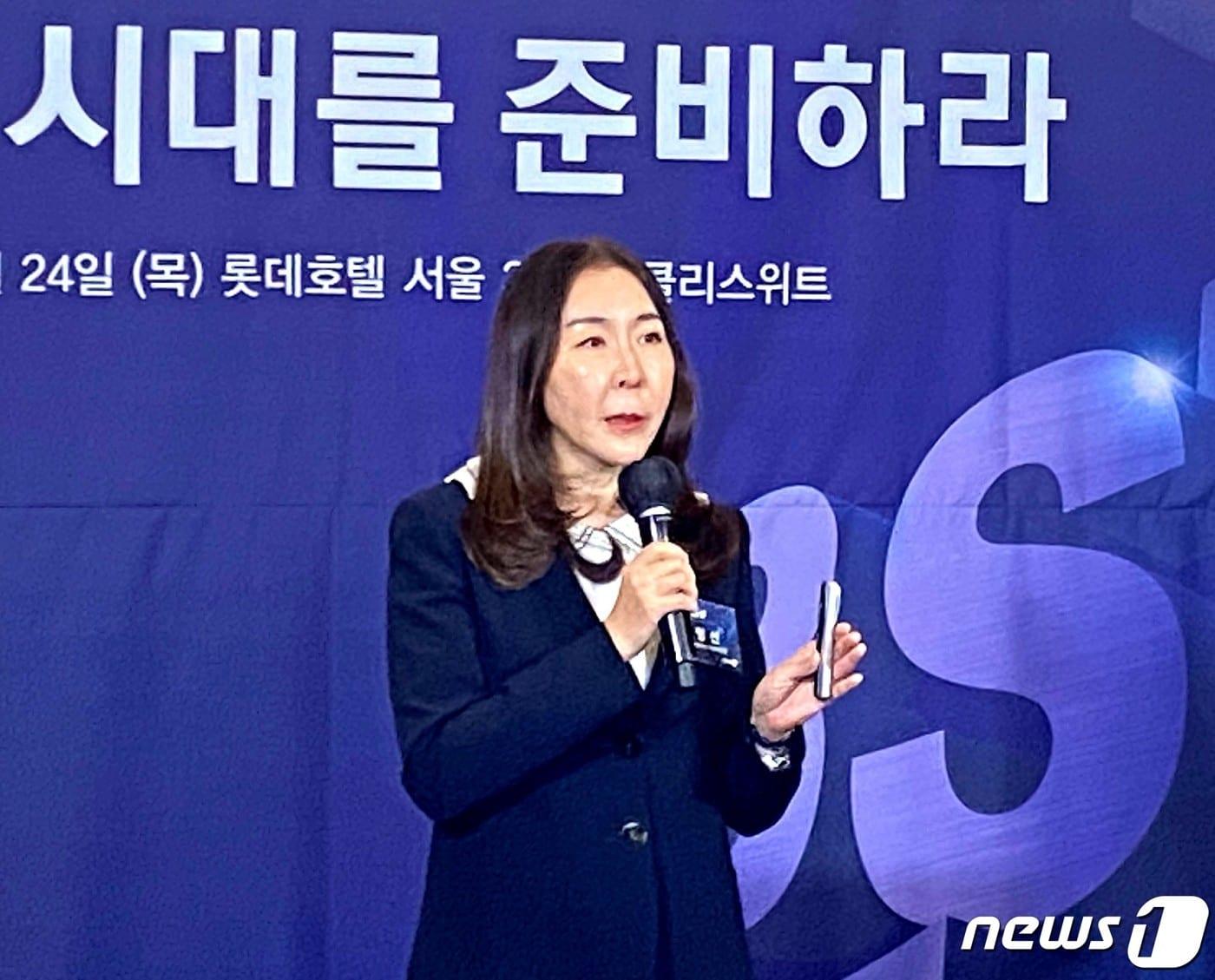 본문 이미지 - 고영선 홈플러스몰 사업부문장이 24일 서울 중구 롯데호텔에서 온라인 생중계로 열린 '뉴스1 미래유통혁신포럼 2020'에서 '코로나19 이후 오프라인 유통 어디로 가야 하나'를 주제로 강연을 하고 있다.2020.9.24/뉴스1ⓒ 뉴스1