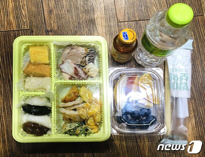 본문 이미지 - 추석 제사 음복으로 등장한 도시락. 광주 이씨 16대 종손인 이병구씨(68)가 준비하는 추석 제사 음복 도시락 (칠곡군 제공) 2020.9.27/뉴스1 ⓒ News1