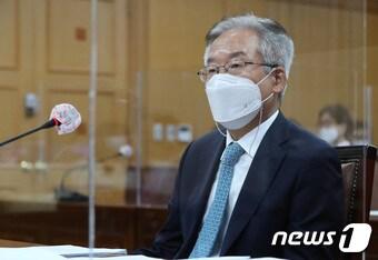 본문 이미지 - 28일 오전 대전시의회에서 열린 도시공사 사장 후보 인사청문회에서 김재혁 후보자가 의원들의 질의에 답하고 있다. 2020.9.28 /뉴스1 ⓒ News1 김기태 기자