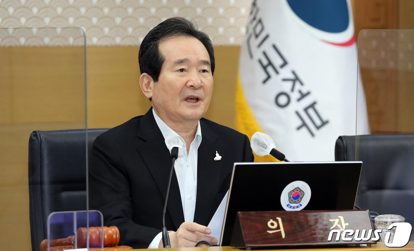 본문 이미지 - 정세균 국무총리가 29일 정부세종청사 국무회의장에서 열린 서울-세종 영상 국무회의에서 모두발언을 하고 있다. 2020.9.29/뉴스1 ⓒ News1 장수영 기자
