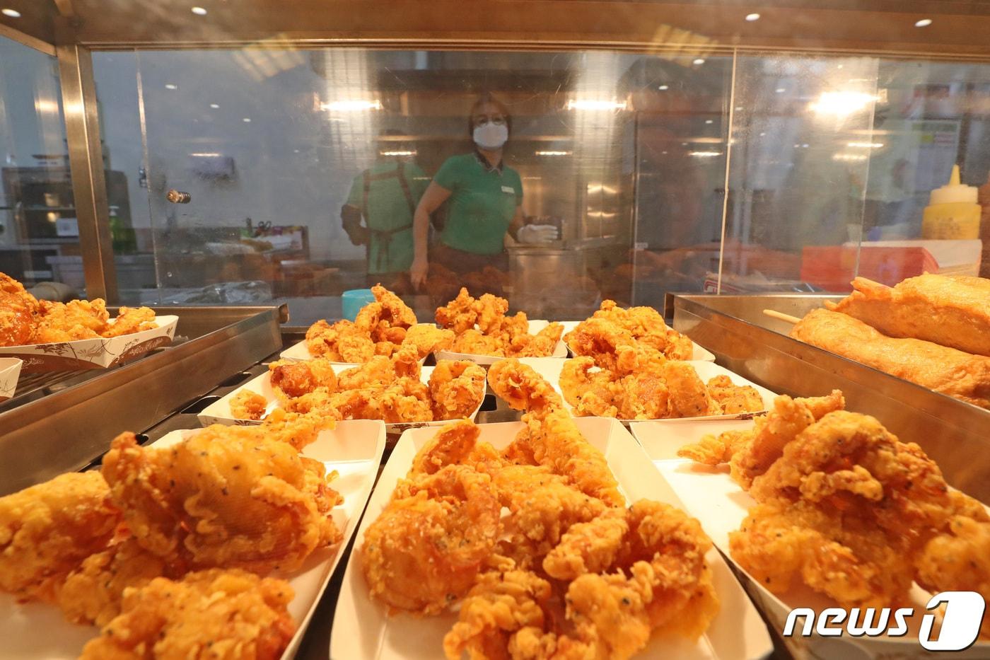 추석 연휴 기간 고속도로 휴게소. ⓒ News1 조태형 기자