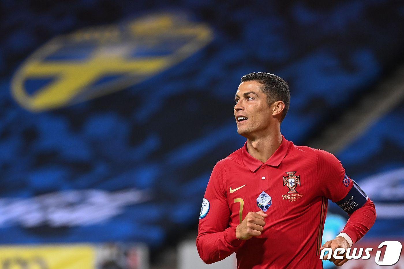 포르투갈의 에이스 호날두가 A매치 100골 고지를 넘어 섰다. ⓒ AFP=뉴스1