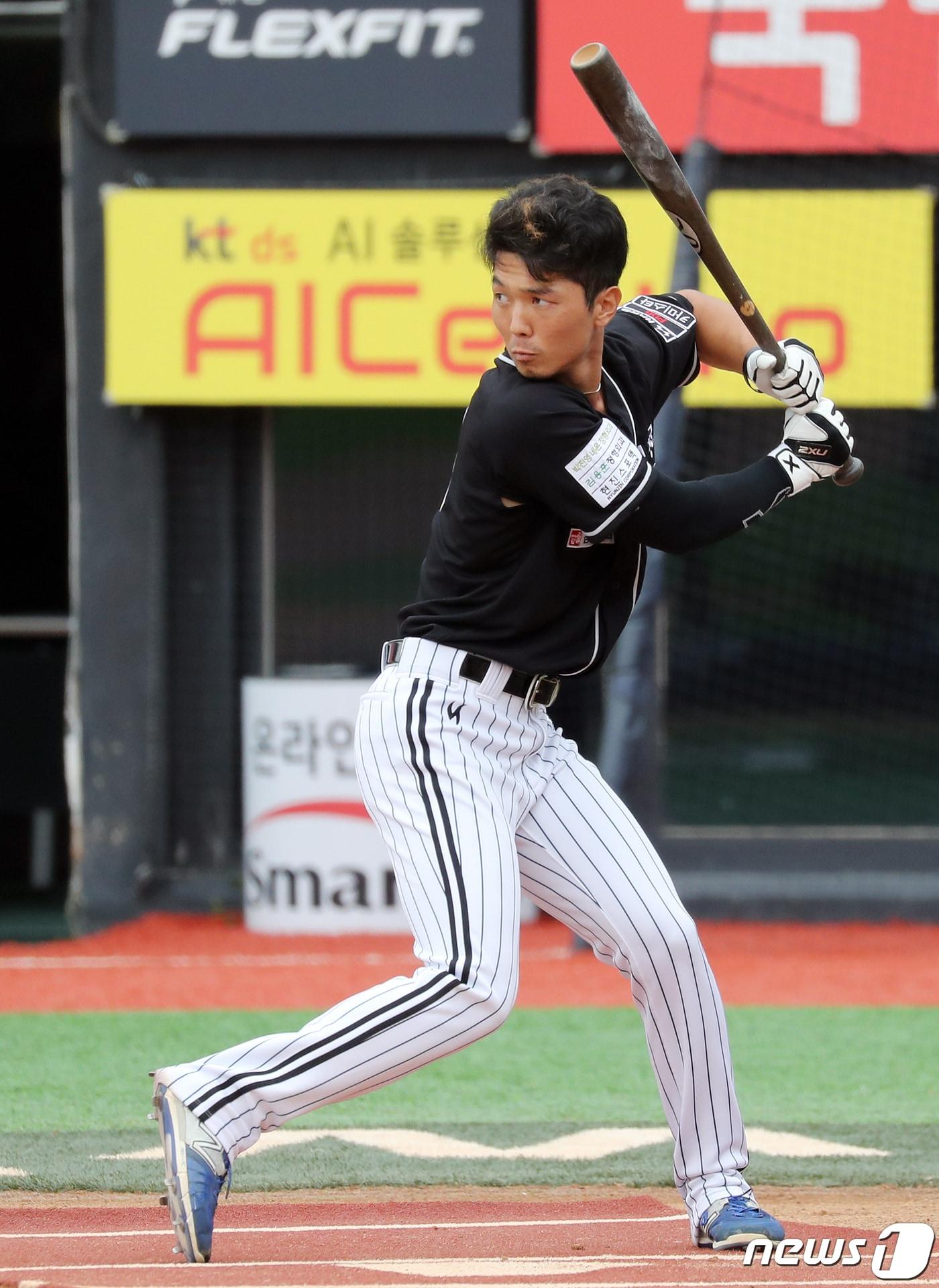 본문 이미지 - 심정수 전 야구선수의 아들 심종원이 9일 오전 경기도 수원시 장안구 KT위즈파크에서 열린 '2021 프로야구 KBO 신인 드래프트 트라이아웃'에서 타격 테스트를 하고 있다. 2020.9.9/뉴스1 ⓒ News1 이재명 기자