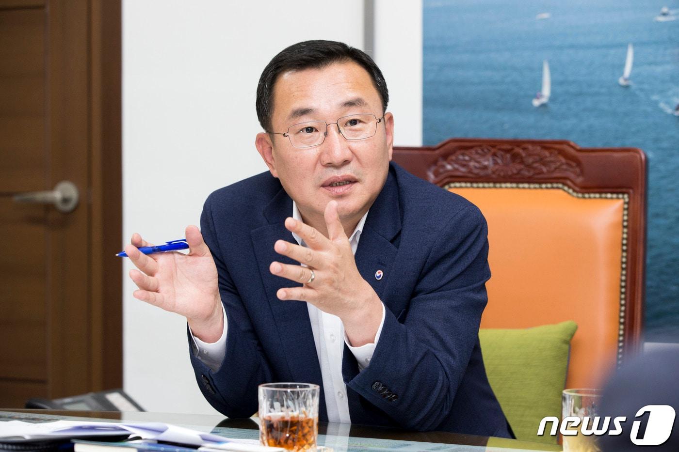 본문 이미지 - 강석주 통영시장 인터뷰 모습.(통영시 제공)ⓒ 뉴스1