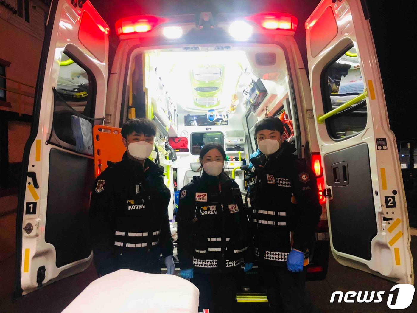 본문 이미지 - 임신 38주차 산모 순산 도운 강원 삼척소방서 특별구급대원(강원도소방본부 제공)ⓒ 뉴스1