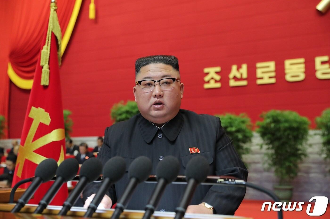 본문 이미지 - (평양 노동신문=뉴스1) = 북한 김정은 노동당 총비서. [국내에서만 사용가능. 재배포 금지. DB 금지. For Use Only in the Republic of Korea. Redistribution Prohibited] rodongphoto@news1.kr