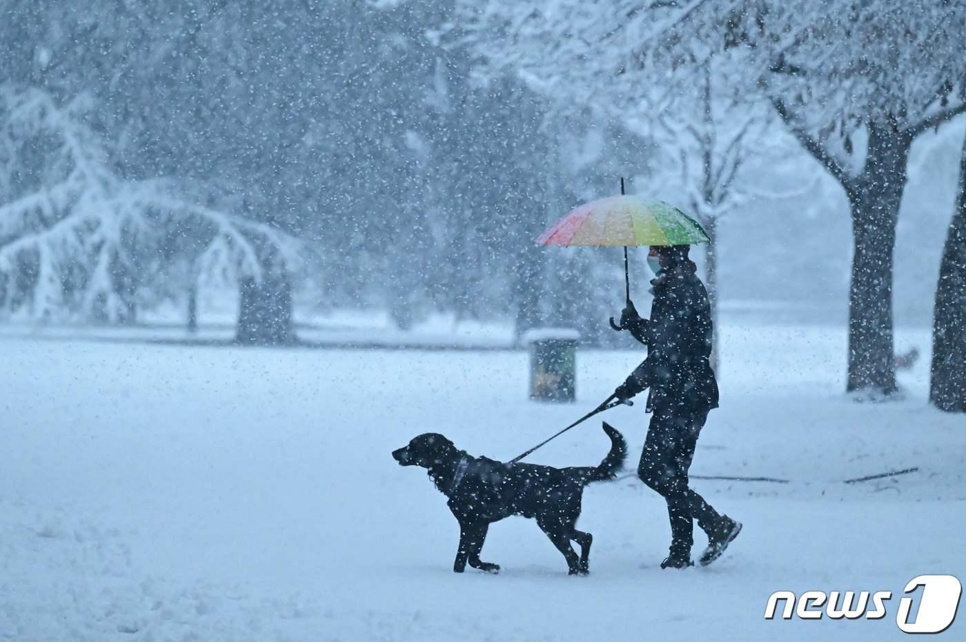 캐나다 퀘벡에서 한 부부가 신종 코로나바이러스 감염증(코로나19) 통금 조치 위반으로 벌금형에 처해졌다. <사진은 기사와 무관> ⓒ AFP=뉴스1