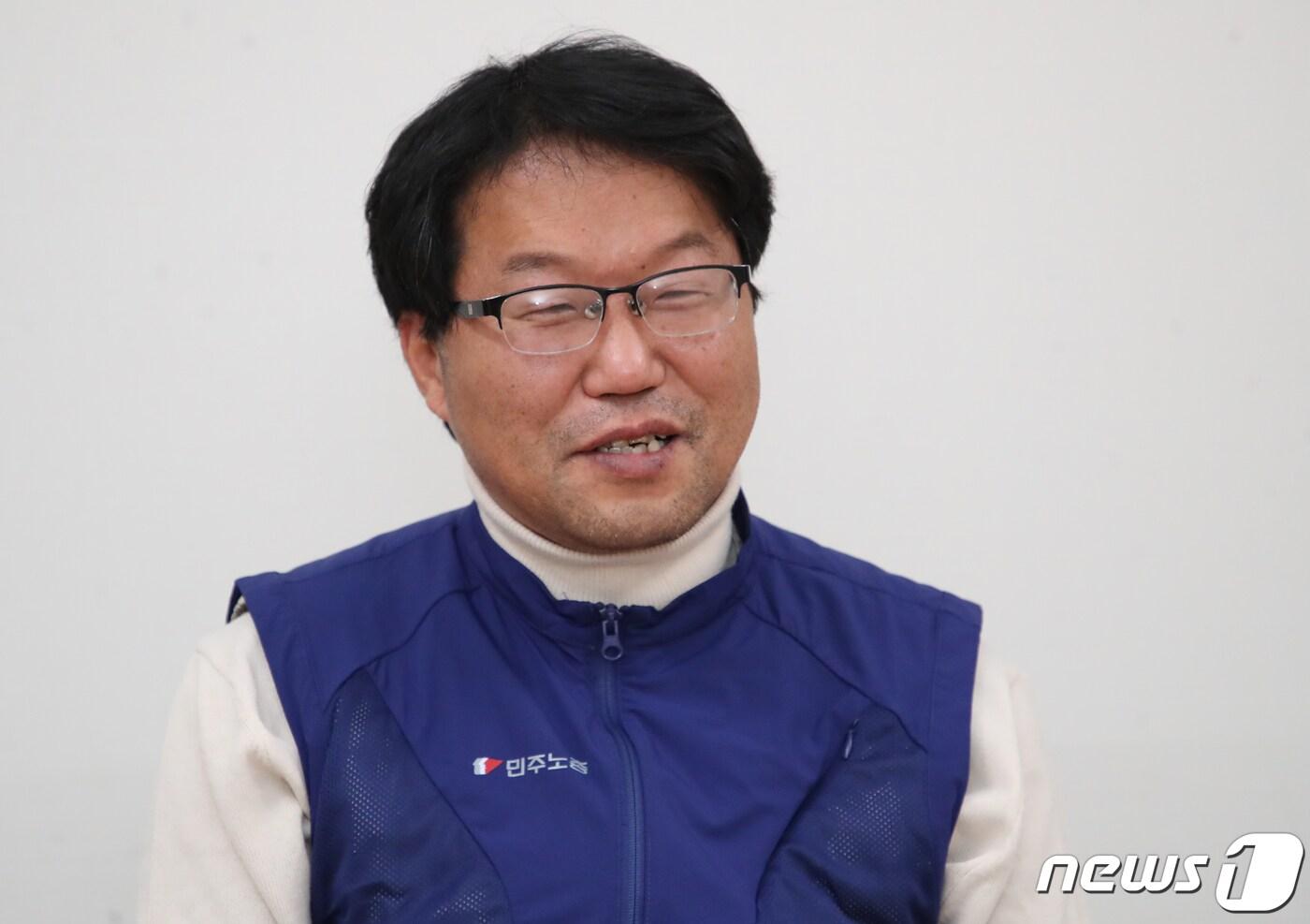 본문 이미지 - 김재남 민주노총 부산본부장이 13일 오후 부산 동구 노동복지회관 소회의실에서 뉴스1과 인터뷰를 하고 있다. 2021.1.13/뉴스1 ⓒ News1 여주연 기자