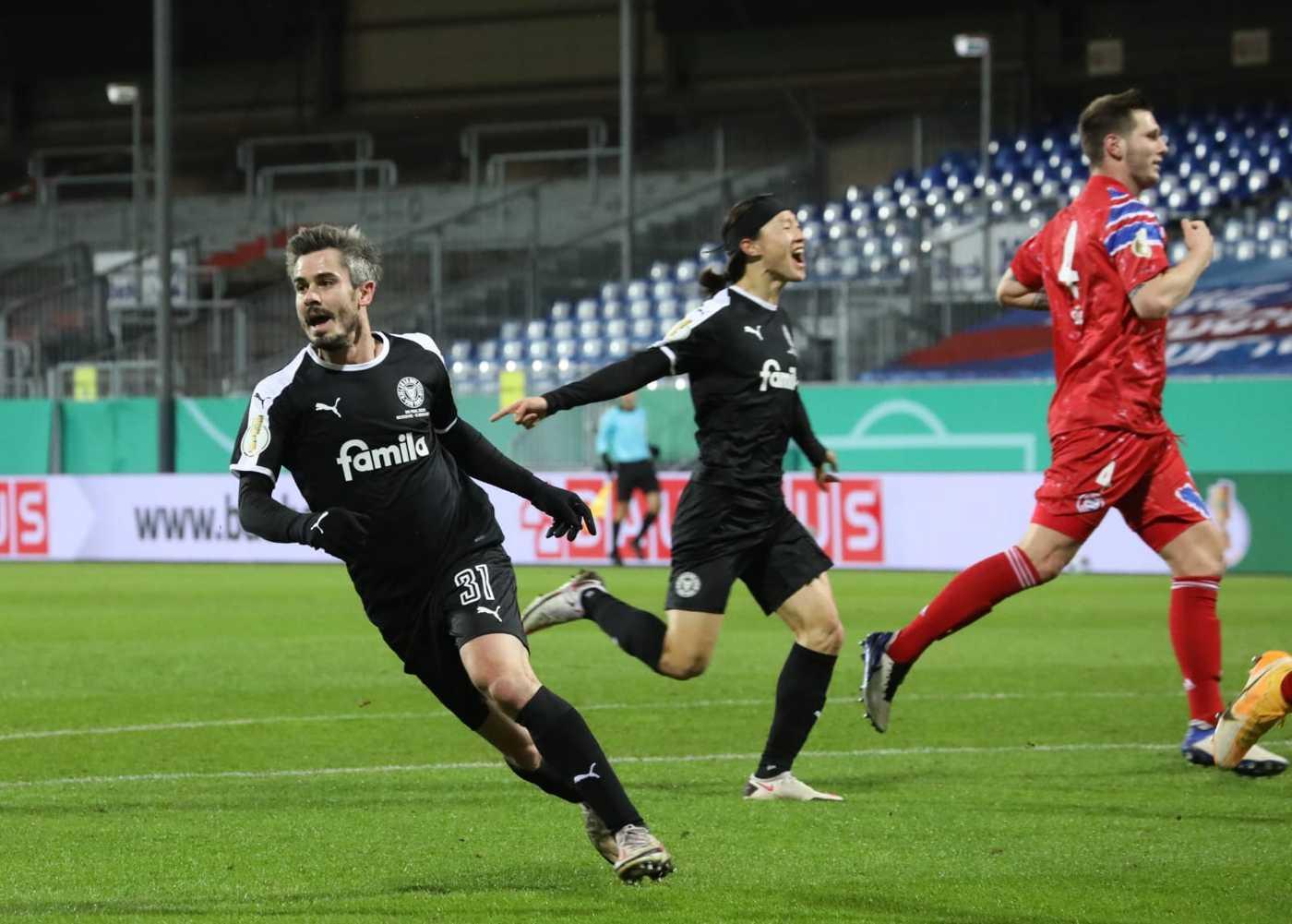 본문 이미지 - 이재성의 소속팀 홀슈타인 킬이 독일 최강 바이에른 뮌헨을 꺾는 대이변을 연출했다. (킬 SNS) ⓒ 뉴스1