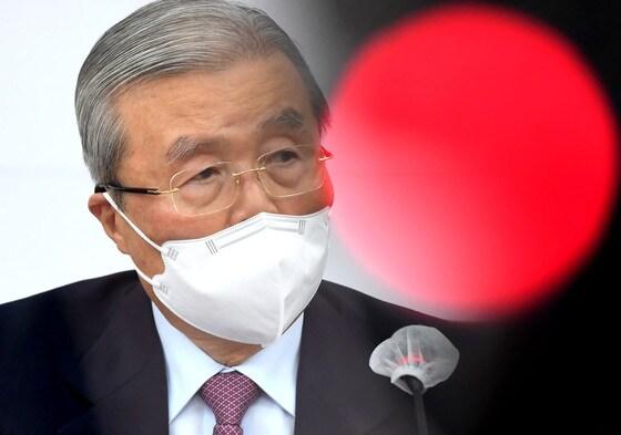 본문 이미지 - 김종인 국민의힘 비상대책위원장이 14일 오전 서울 여의도 국회에서 열린 국민의힘 비상대책위원회의에서 모두발언을 하고 있다. 2021.1.14/뉴스1 ⓒ News1 박세연 기자