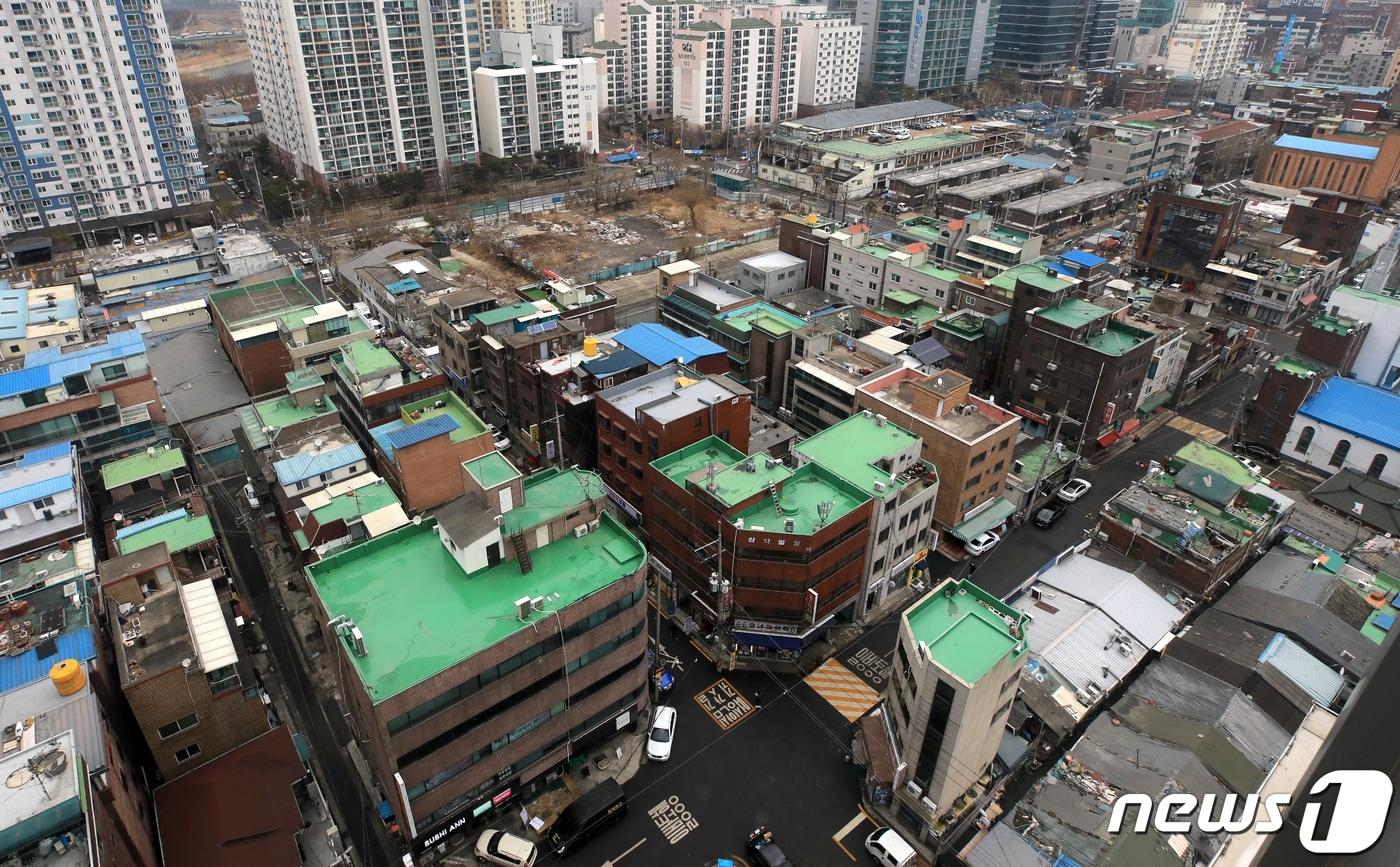 본문 이미지 - 사진은 이날 서울 영등포구 양평13구역의 모습. 2021.1.15/뉴스1 ⓒ News1 구윤성 기자