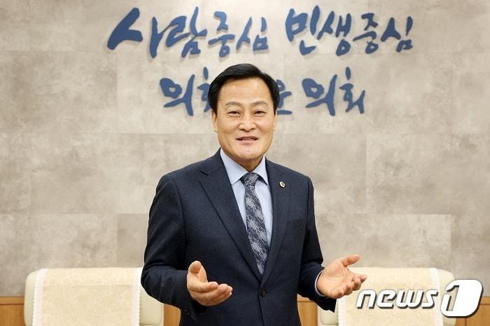 본문 이미지 - 장현국 경기도의회 의장은 신년인터뷰를 통해 “경기도민 삶의 질 향상을 위해 한결같은 자세로 매진하겠다”고 약속했다./ⓒ 뉴스1